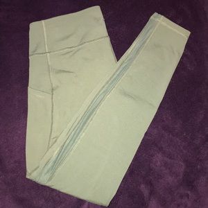 Mid-Rise Leggings w pockets and mesh detail